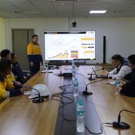 ЭРДЭНЭС МОНГОЛ” ХХК-ИЙН МЕНЕЖЕРҮҮД УУРХАЙН ҮЙЛ АЖИЛЛАГААТАЙ ТАНИЛЦЛАА