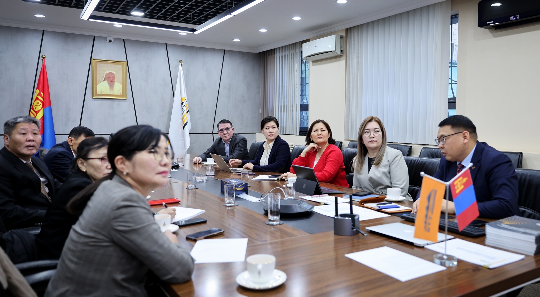 АТГ-ЫН ДЭРГЭДЭХ ОЛОН НИЙТИЙН ЗӨВЛӨЛИЙН ГИШҮҮД КОМПАНИЙН ҮЙЛ АЖИЛЛАГААТАЙ ТАНИЛЦЛАА