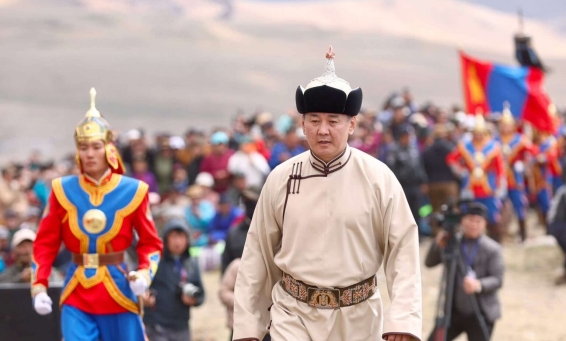 Отгонтэнгэр хайрхан уулын тэнгэрийг тахих төрийн ёслол боллоо