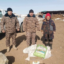 Дундговь аймаг цэргийн алба хааж байгаа дайчдынхаа ар гэрт дэмжлэг үзүүлжээ