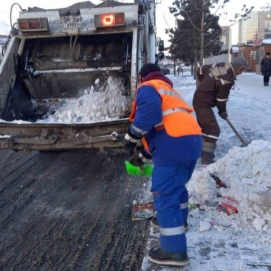 Төв замын хажуудах овоолсон цаснаас олон төрлийн шүлтлэг бодис илэрчээ