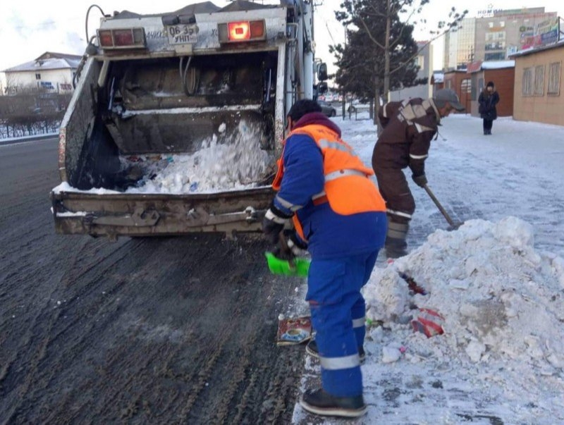 Төв замын хажуудах овоолсон цаснаас олон төрлийн шүлтлэг бодис илэрчээ