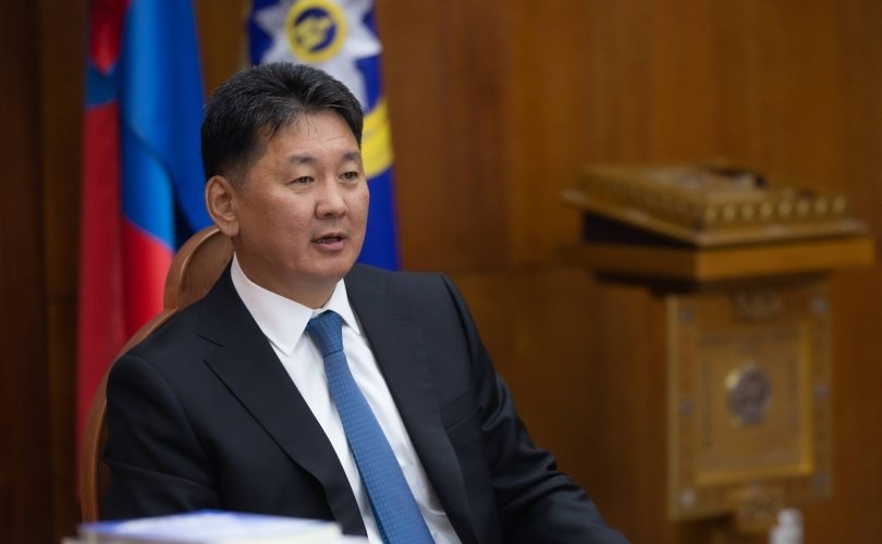 У.Хүрэлсүх Ерөнхийлөгчид ч “Ерөнхийлөгч байсан хүн УИХ-д дахин нэр дэвшихгүй” гэсэн заалт бүхий хууль санаачлах эрх байж л байна