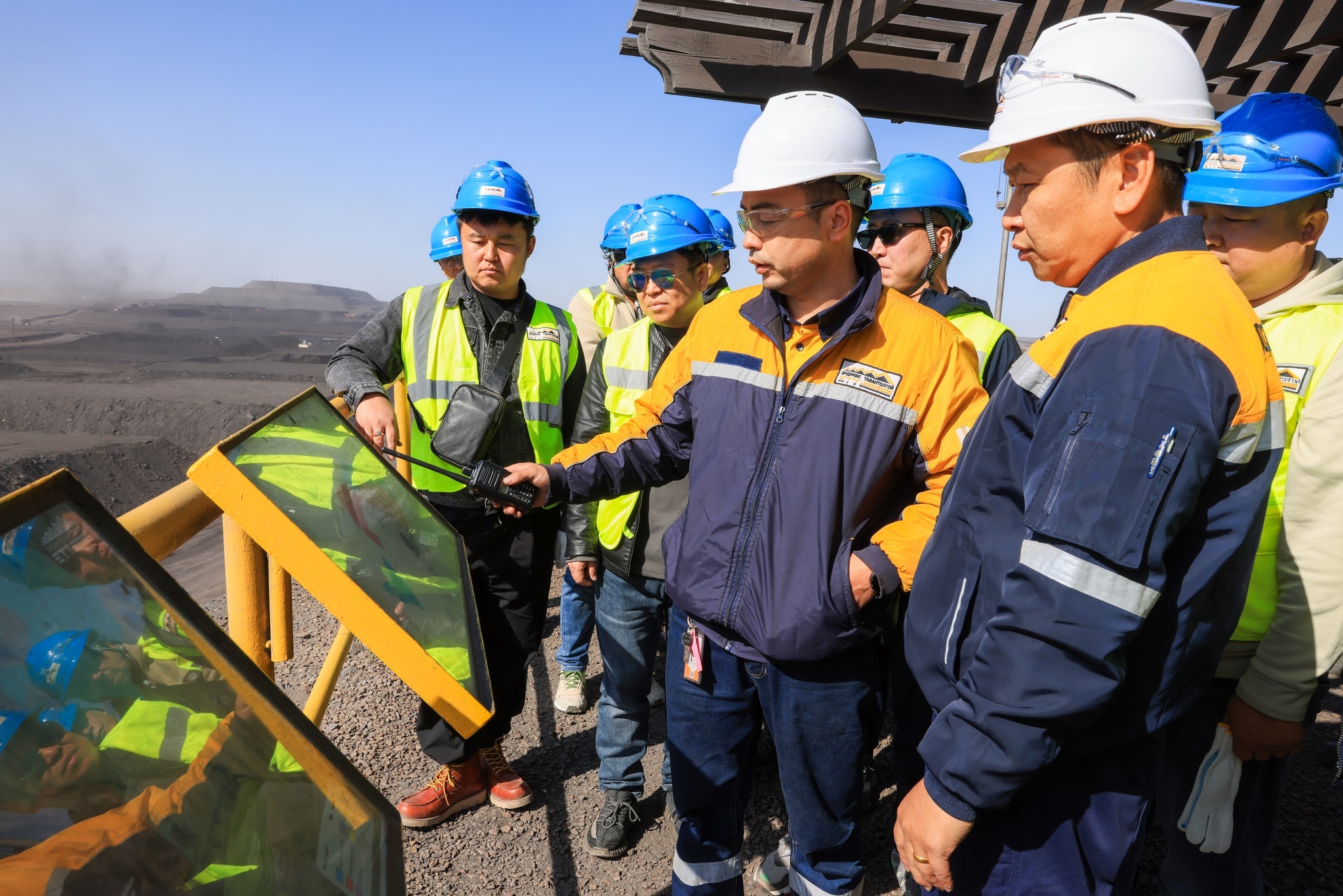“ЭРДЭНЭС ТАВАНТОЛГОЙ” ХК ХАРИЛЦАГЧДАДАА ШИНЭ БҮТЭЭГДЭХҮҮНЭЭ ТАНИЛЦУУЛЛАА