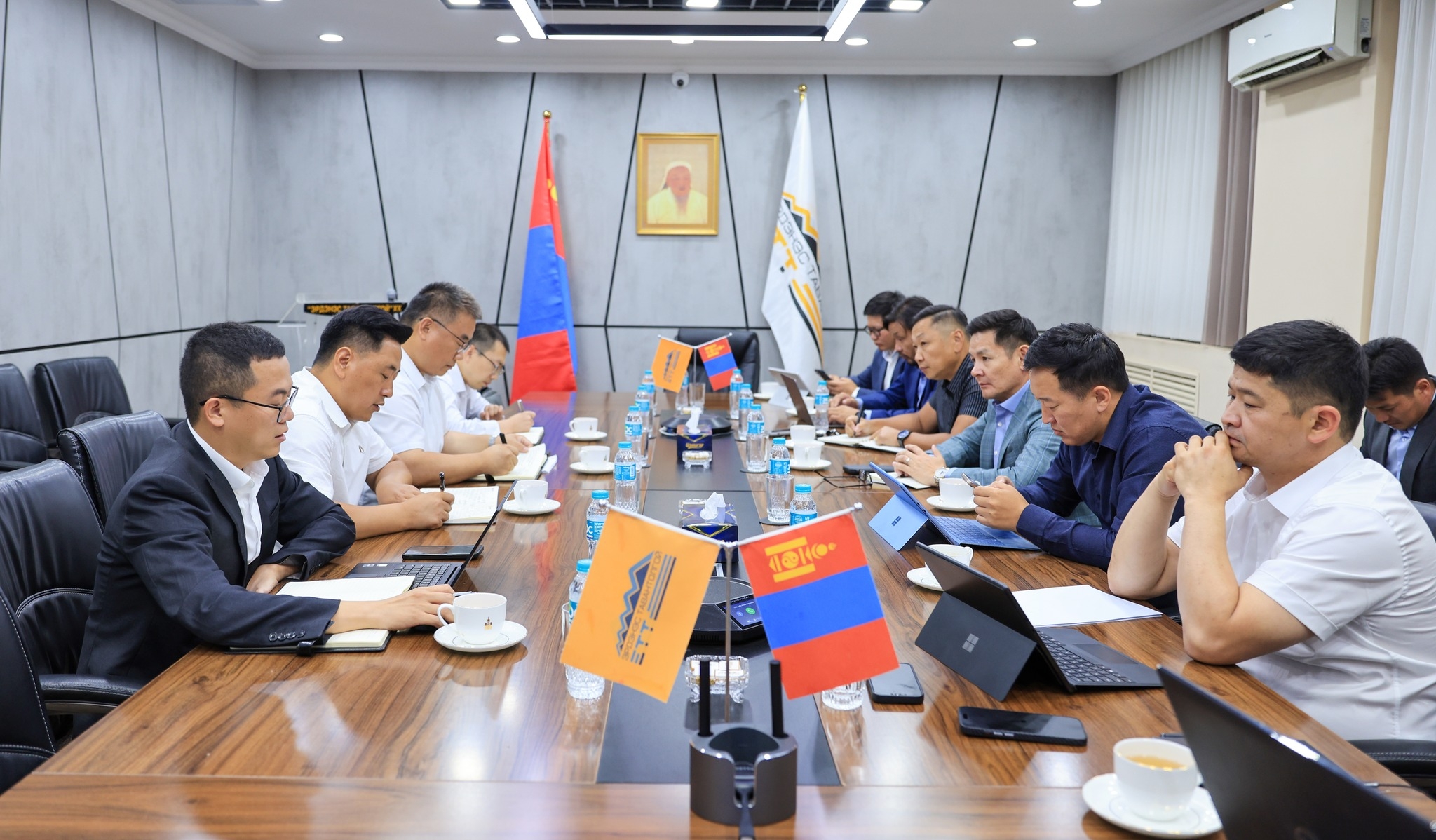 Нүүрс тээвэр, татан авалтыг нэмэгдүүлэх асуудлаар Чайна Энержи Групп компанийн төлөөлөлтэй уулзалт хийлээ