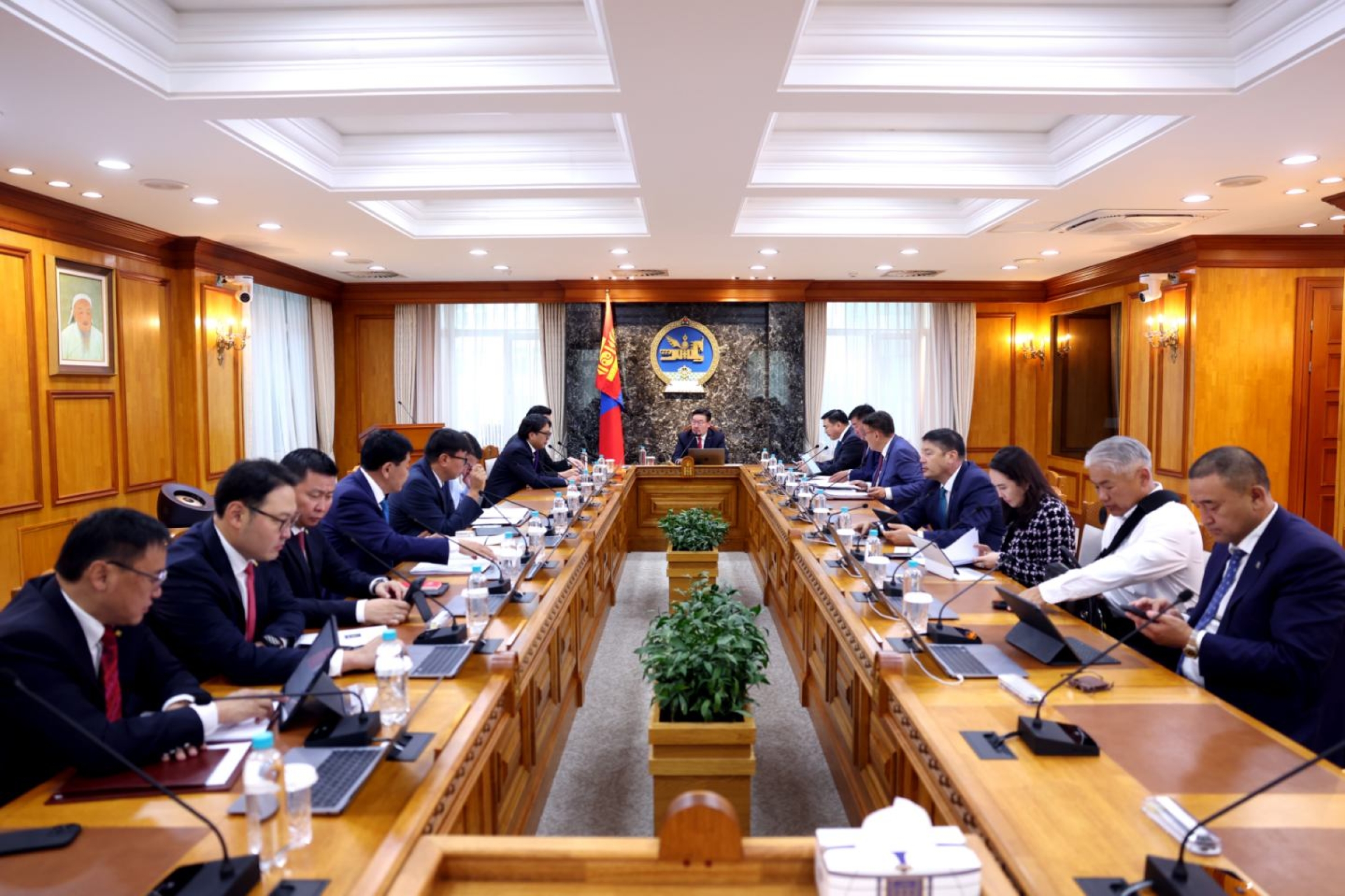 Төгрөг нуурын бүлэг ордыг төрд буцаан авлаа